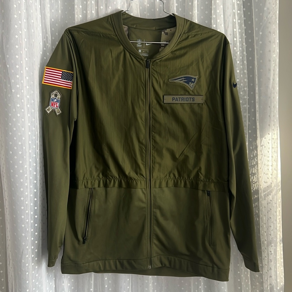 Nike “Salute to Service” x NFL Patriots Zip-Up Jacket. Men’s size XL